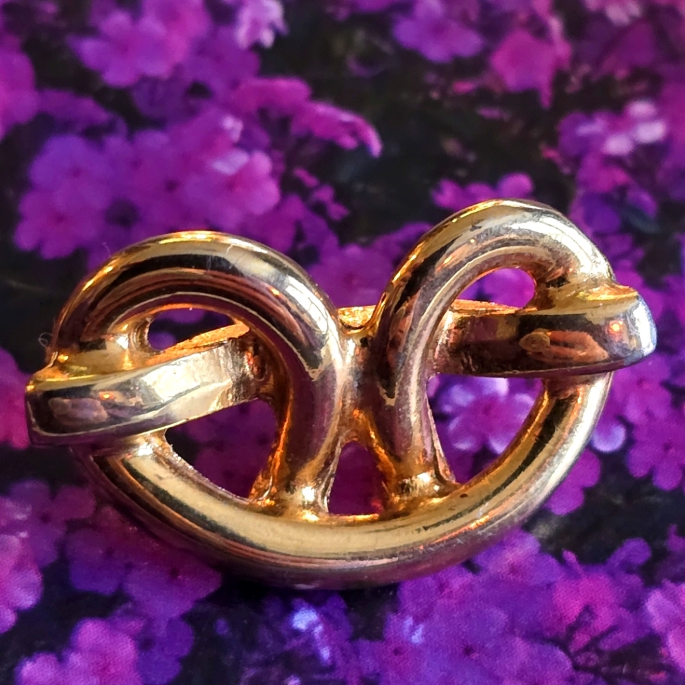 Vintage pretzel pin knot gold tone with fold down tabs brooch